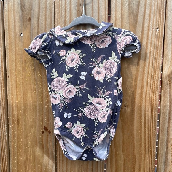 $5💃 NEWBIE Floral Baby Bodysuit - Picture 1 of 7